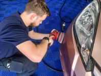 Tom machine polishing with a duel action polisher.